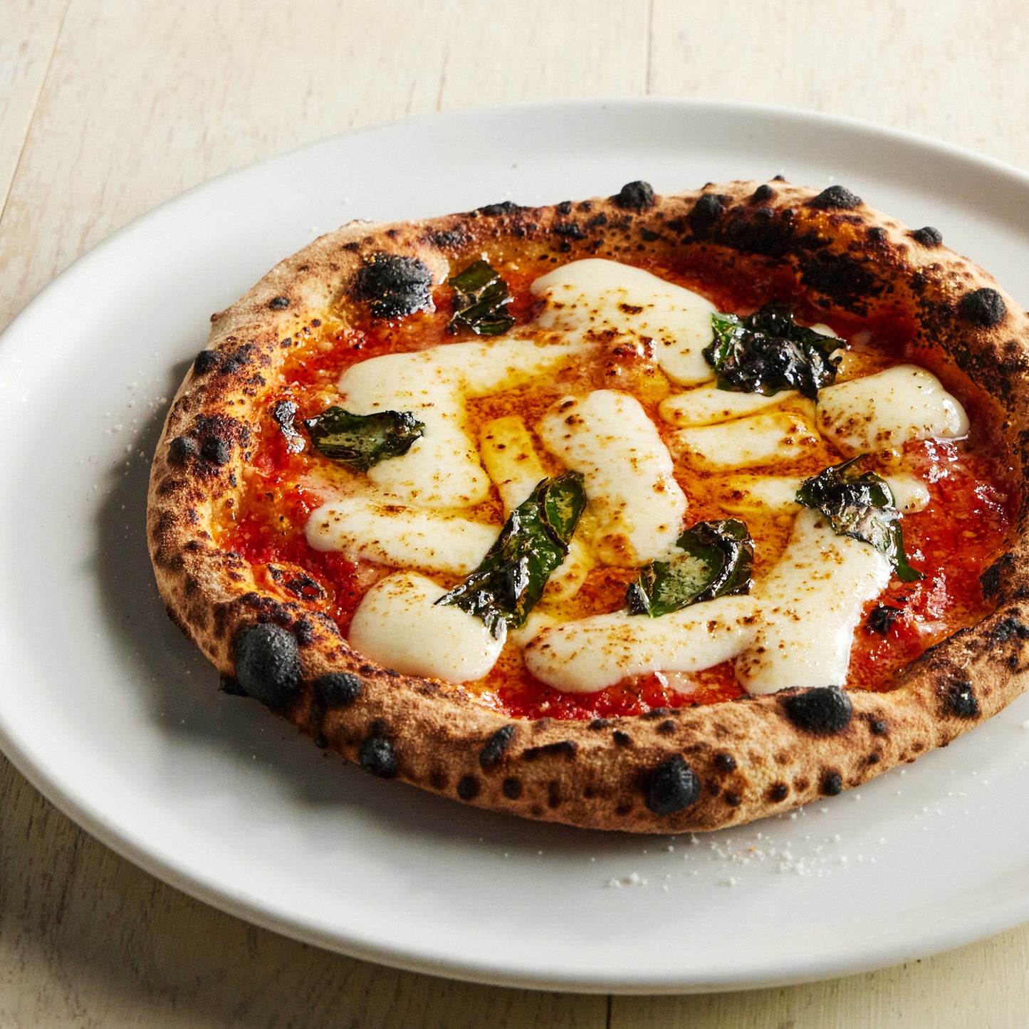 マルゲリータ・ブッファリーナPizza (水牛モッツァレラ、トマトソース、バジル)